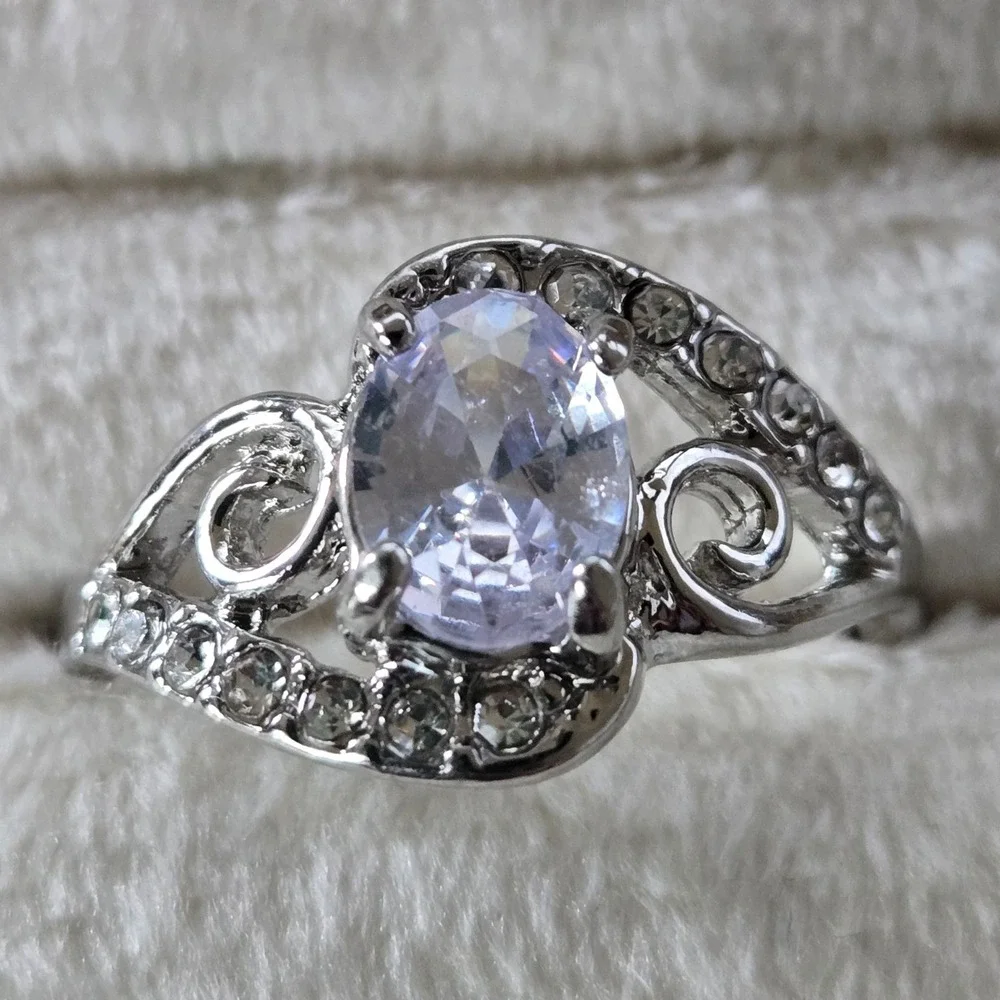 Size 8 Silver Tone Amethyst Oval Ring | Vintage Style Crystal Ring | Elegant